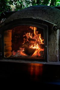 Read more about the article Gas vs Electric Fireplaces: Which Is Right for Your Home?