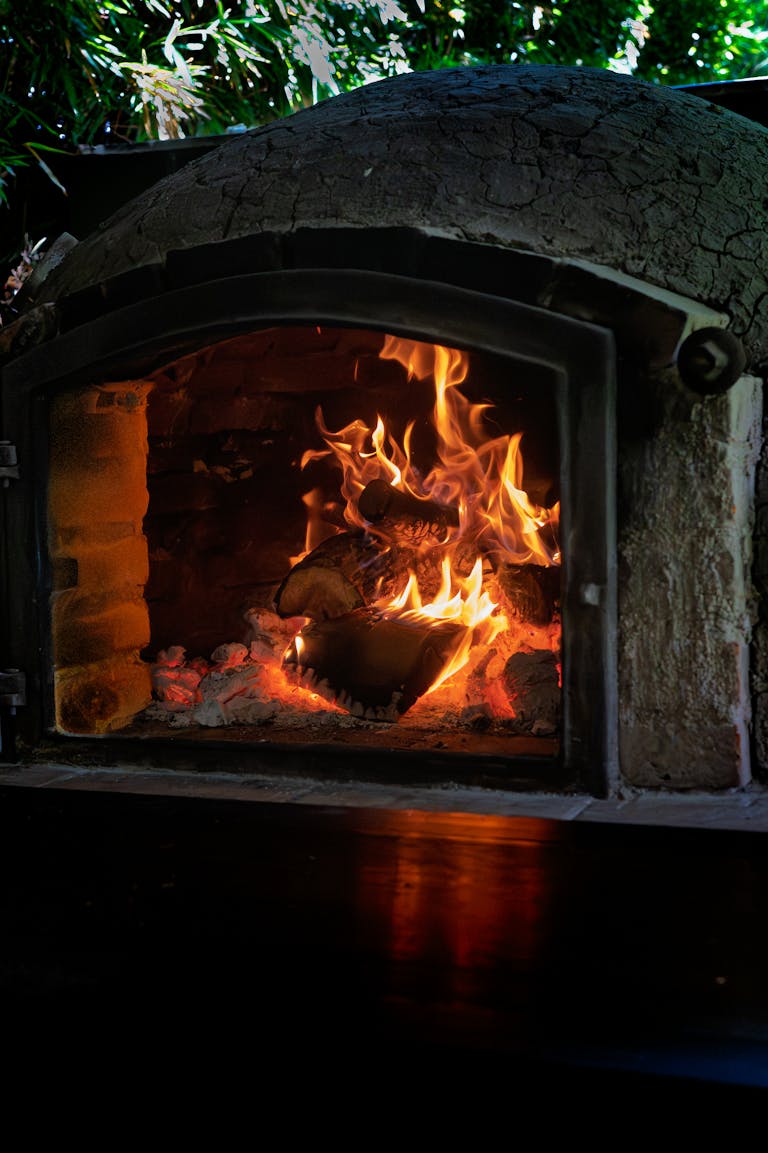 Read more about the article Gas vs Electric Fireplaces: Which Is Right for Your Home?